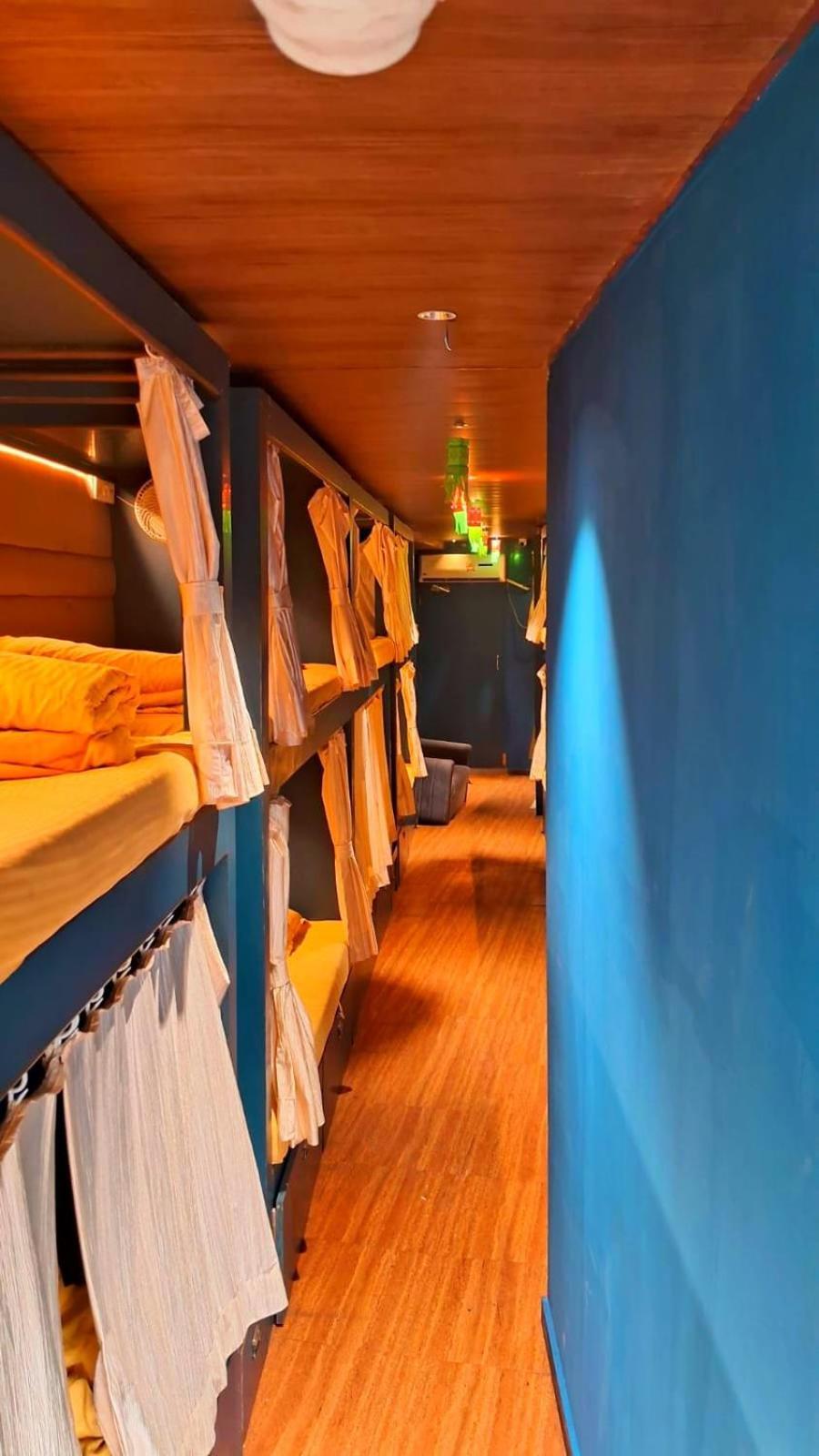 Sinhassan Dormitory Hostel Juhu Mumbai  Buitenkant foto