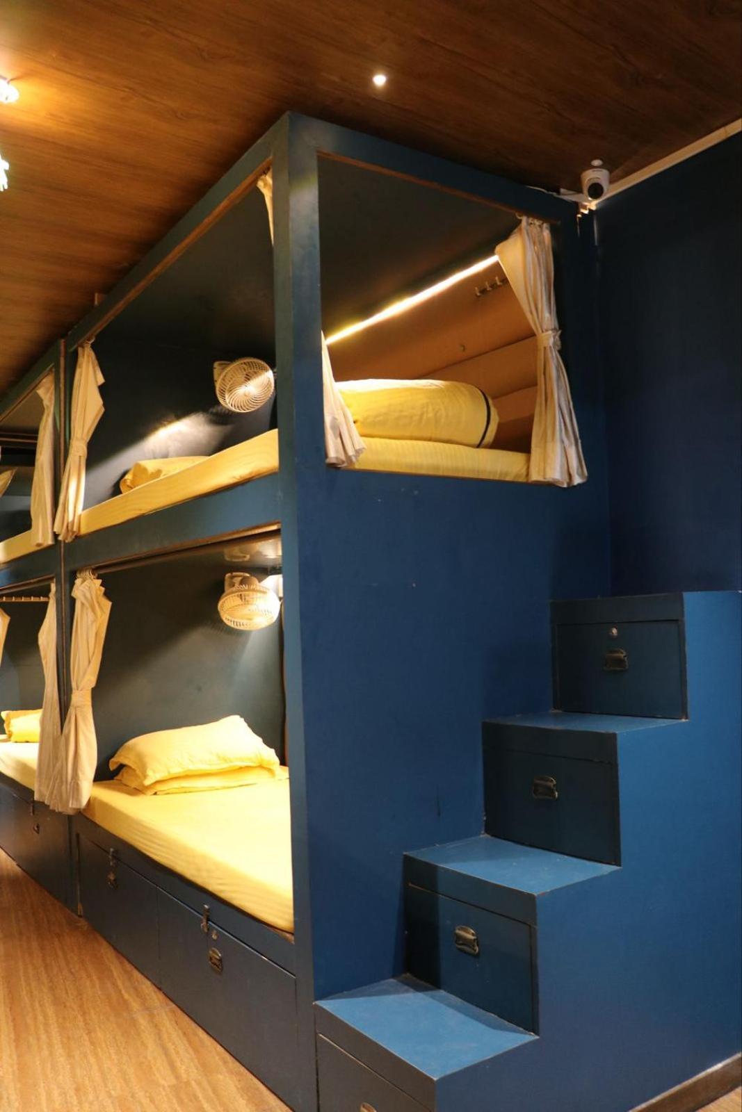 Sinhassan Dormitory Hostel Juhu Mumbai  Buitenkant foto