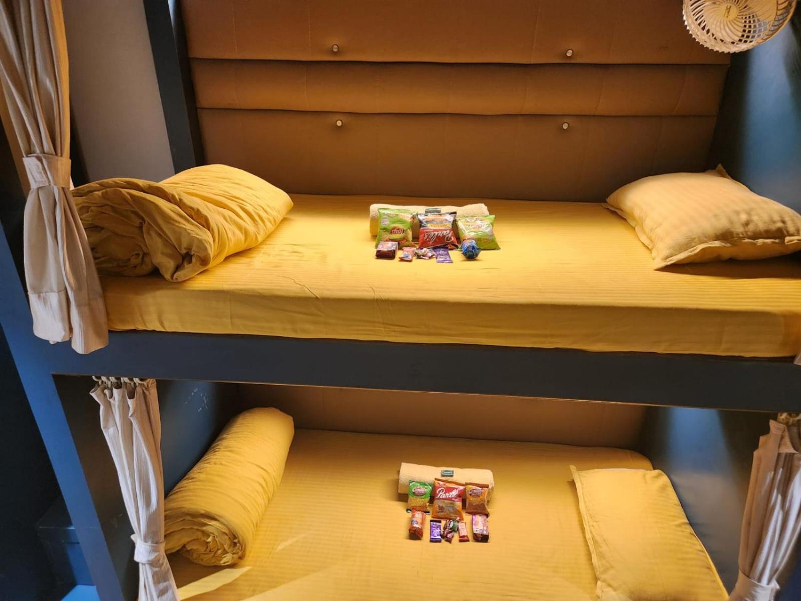 Sinhassan Dormitory Hostel Juhu Mumbai  Buitenkant foto