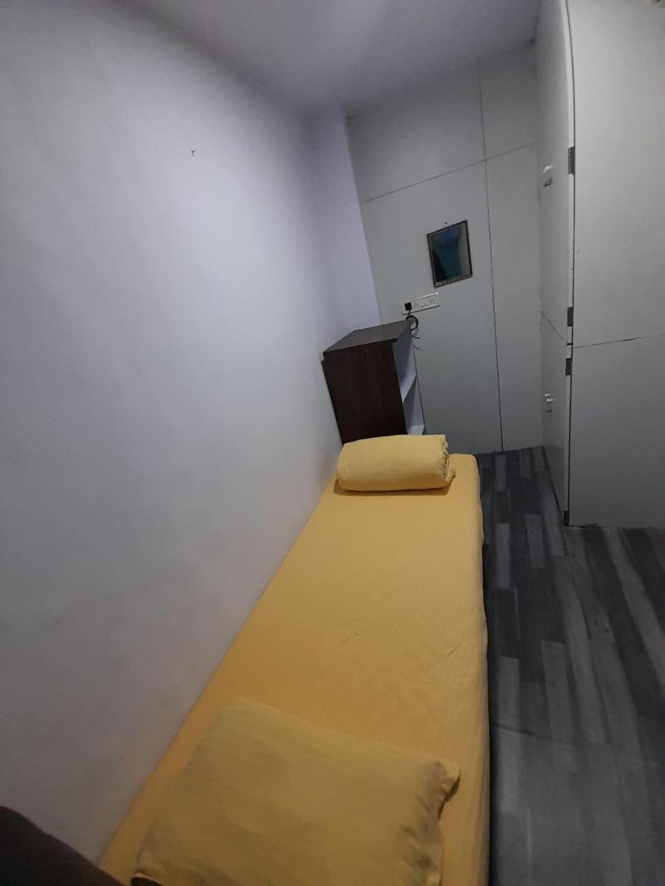 Sinhassan Dormitory Hostel Juhu Mumbai  Buitenkant foto