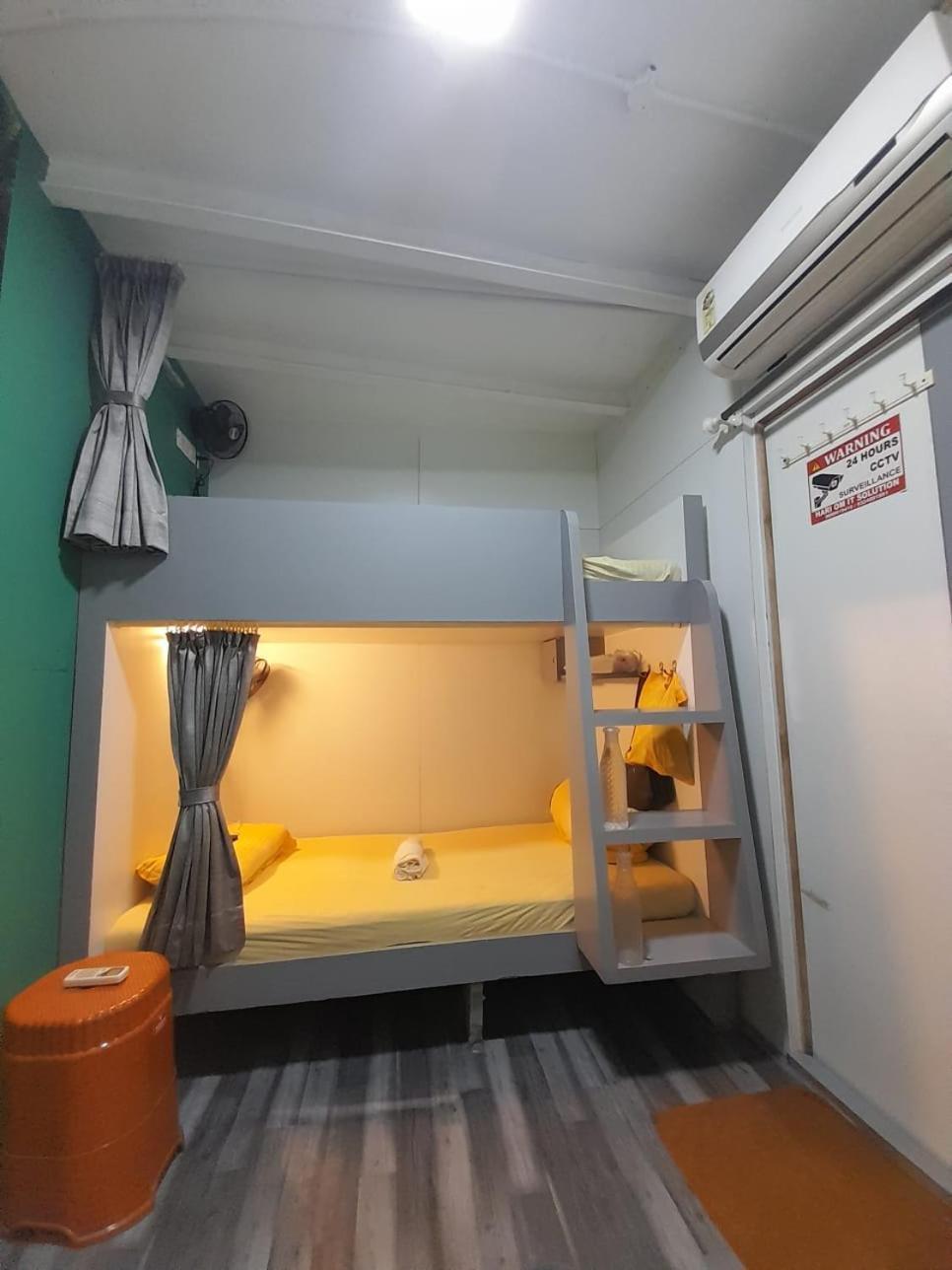 Sinhassan Dormitory Hostel Juhu Mumbai  Buitenkant foto
