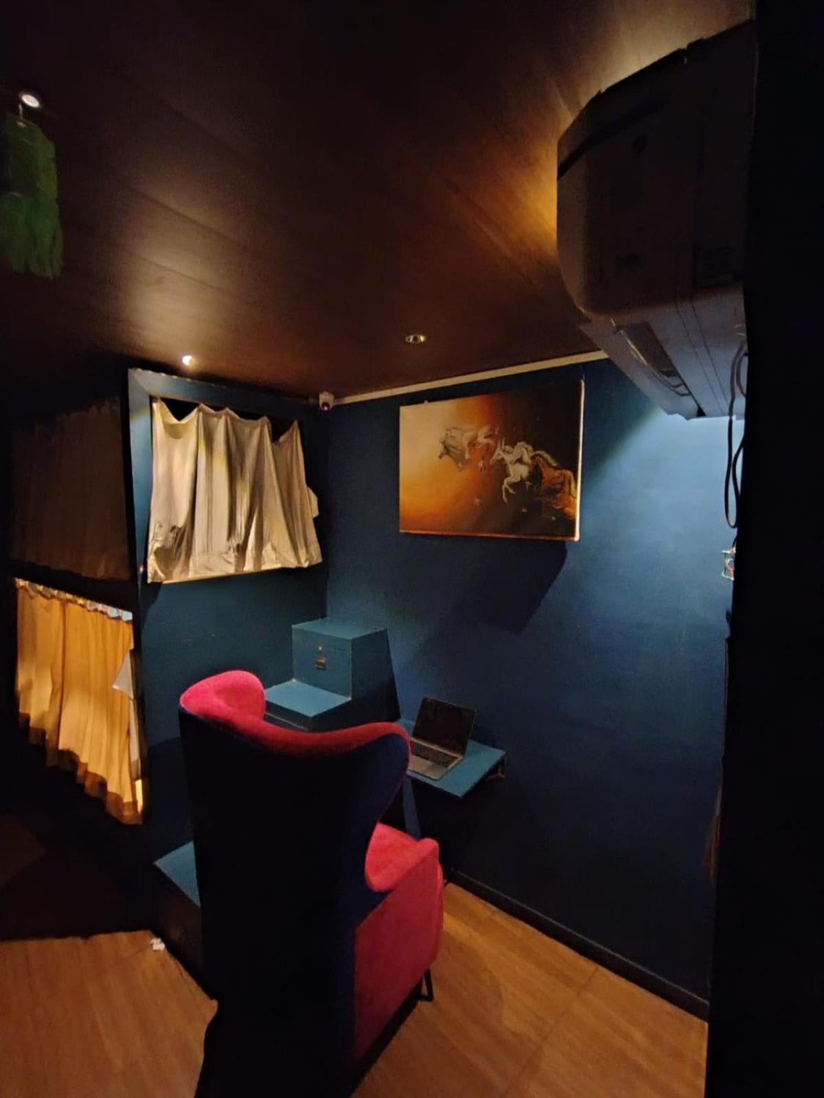 Sinhassan Dormitory Hostel Juhu Mumbai  Buitenkant foto